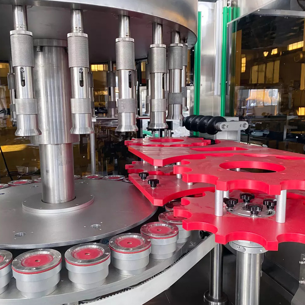 Máquina etiquetadora de pegamento de fusión en caliente automática rotativa OPP de alta velocidad Máquina etiquetadora de botellas redondas alimentadas por rollo