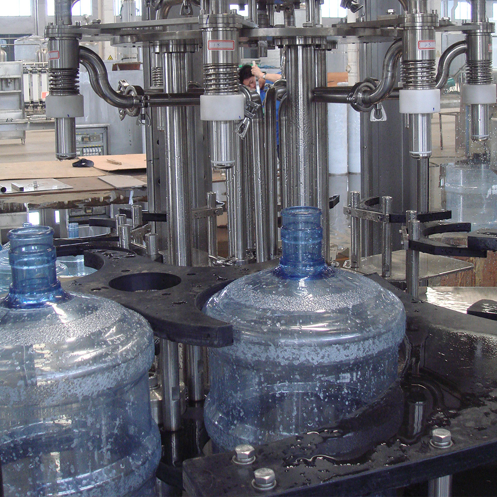 Máquina de llenado de agua embotellada rica en oxígeno de aluminio de alta calidad Máquina de llenado de agua de botella de pequeña escala de aluminio